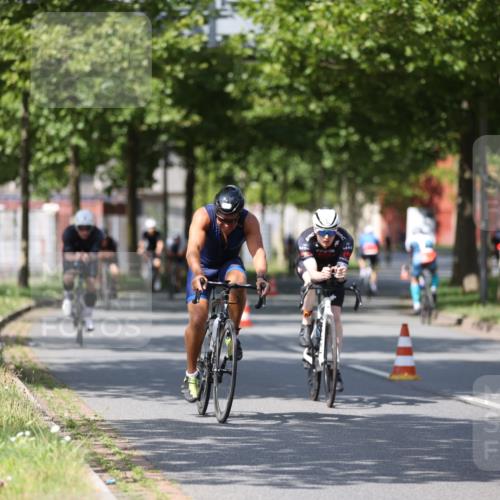 10.08.2025 - GEWOBA Citytriathlon Bremen Yannick Fuchs http://msf.ph/oto/8548449 10.08.2025 12:14:04 Radfahren 568, 587, 590, 615, 616, 630, 689, 733, 788, 863, 873, 950, 951, 1030 meine-sportfotos.de