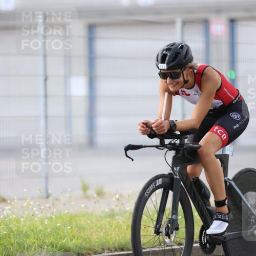 10.08.2025 - GEWOBA Citytriathlon Bremen Yannick Fuchs http://msf.ph/oto/8548452 10.08.2025 13:15:05 Radfahren 765, 826, 913 meine-sportfotos.de