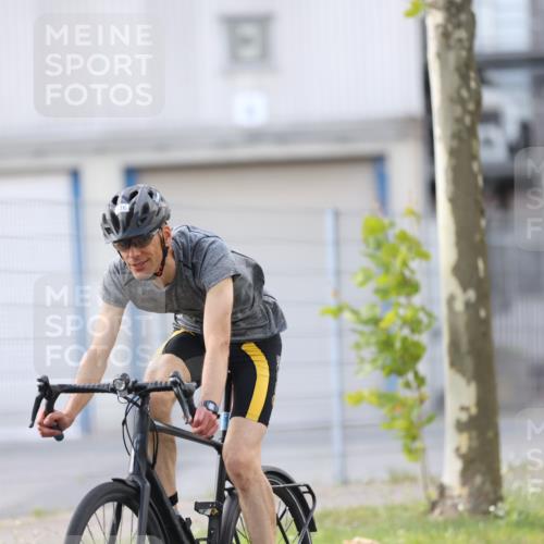 10.08.2025 - GEWOBA Citytriathlon Bremen Yannick Fuchs http://msf.ph/oto/8548469 10.08.2025 13:15:13 Radfahren 736, 765, 826, 913, 969 meine-sportfotos.de