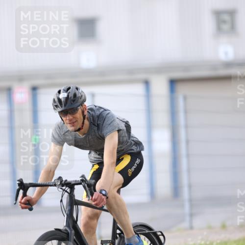 10.08.2025 - GEWOBA Citytriathlon Bremen Yannick Fuchs http://msf.ph/oto/8548470 10.08.2025 13:15:13 Radfahren 736, 765, 826, 913, 969 meine-sportfotos.de