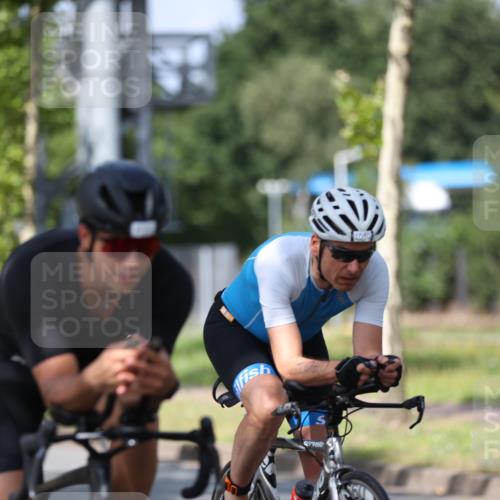 10.08.2025 - GEWOBA Citytriathlon Bremen Yannick Fuchs http://msf.ph/oto/8548475 10.08.2025 12:14:09 Radfahren 587, 590, 615, 616, 630, 689, 788, 793, 801, 873, 950, 951, 1030 meine-sportfotos.de