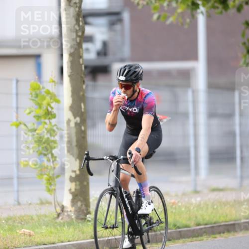 10.08.2025 - GEWOBA Citytriathlon Bremen Yannick Fuchs http://msf.ph/oto/8548482 10.08.2025 13:15:16 Radfahren 736, 749, 758, 765, 826, 913, 969 meine-sportfotos.de