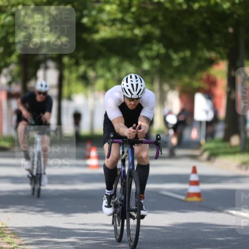 10.08.2025 - GEWOBA Citytriathlon Bremen Yannick Fuchs http://msf.ph/oto/8548487 10.08.2025 12:14:12 Radfahren 587, 615, 616, 630, 655, 689, 788, 793, 801, 873, 950, 951, 1030 meine-sportfotos.de