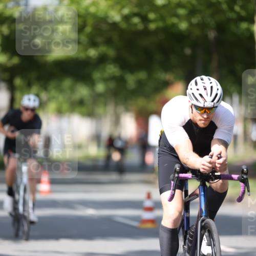 10.08.2025 - GEWOBA Citytriathlon Bremen Yannick Fuchs http://msf.ph/oto/8548493 10.08.2025 12:14:13 Radfahren 587, 615, 616, 630, 655, 689, 788, 793, 801, 873, 888, 950, 951, 1030 meine-sportfotos.de
