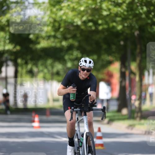 10.08.2025 - GEWOBA Citytriathlon Bremen Yannick Fuchs http://msf.ph/oto/8548495 10.08.2025 12:14:14 Radfahren 587, 615, 616, 630, 655, 689, 708, 788, 793, 801, 873, 888, 950, 1030 meine-sportfotos.de