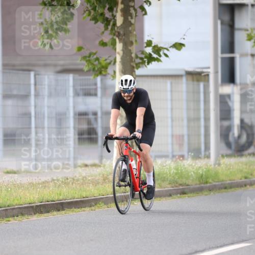 10.08.2025 - GEWOBA Citytriathlon Bremen Yannick Fuchs http://msf.ph/oto/8548496 10.08.2025 13:15:23 Radfahren 736, 749, 758, 765, 826, 940, 969 meine-sportfotos.de