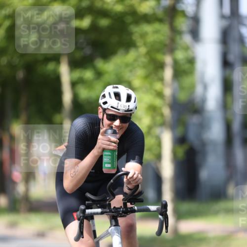 10.08.2025 - GEWOBA Citytriathlon Bremen Yannick Fuchs http://msf.ph/oto/8548503 10.08.2025 12:14:14 Radfahren 587, 615, 616, 630, 655, 689, 708, 788, 793, 801, 873, 888, 950, 1030 meine-sportfotos.de