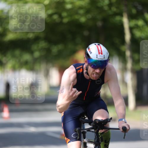 10.08.2025 - GEWOBA Citytriathlon Bremen Yannick Fuchs http://msf.ph/oto/8548516 10.08.2025 12:14:18 Radfahren 587, 615, 616, 630, 655, 681, 689, 708, 735, 788, 793, 801, 888, 1030 meine-sportfotos.de