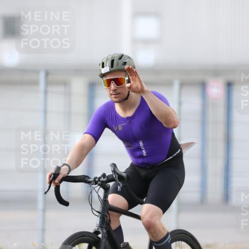 10.08.2025 - GEWOBA Citytriathlon Bremen Yannick Fuchs http://msf.ph/oto/8548522 10.08.2025 13:15:28 Radfahren 636, 736, 749, 758, 940, 969, 1025 meine-sportfotos.de
