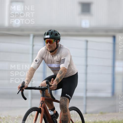 10.08.2025 - GEWOBA Citytriathlon Bremen Yannick Fuchs http://msf.ph/oto/8548526 10.08.2025 13:15:29 Radfahren 636, 736, 749, 758, 843, 940, 969, 1025 meine-sportfotos.de