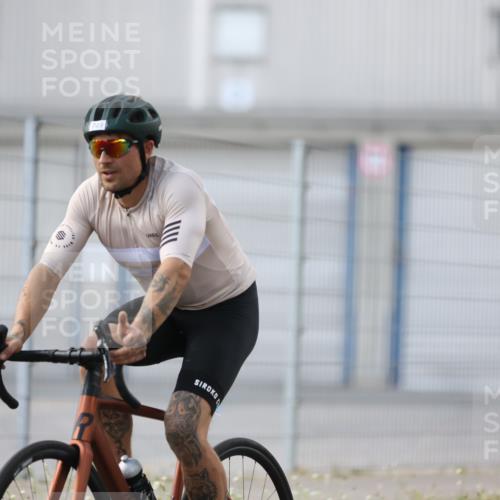 10.08.2025 - GEWOBA Citytriathlon Bremen Yannick Fuchs http://msf.ph/oto/8548529 10.08.2025 13:15:29 Radfahren 636, 736, 749, 758, 843, 940, 969, 1025 meine-sportfotos.de