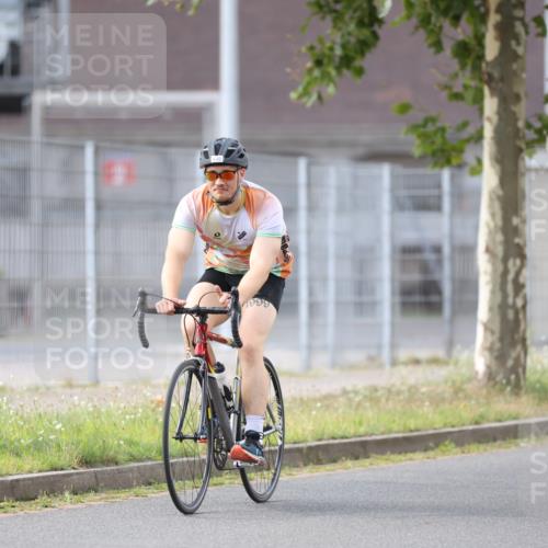 10.08.2025 - GEWOBA Citytriathlon Bremen Yannick Fuchs http://msf.ph/oto/8548544 10.08.2025 13:15:40 Radfahren 636, 749, 758, 843, 940, 1025 meine-sportfotos.de