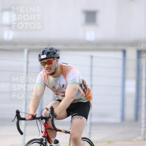 10.08.2025 - GEWOBA Citytriathlon Bremen Yannick Fuchs http://msf.ph/oto/8548553 10.08.2025 13:15:41 Radfahren 636, 749, 758, 843, 940, 1025 meine-sportfotos.de