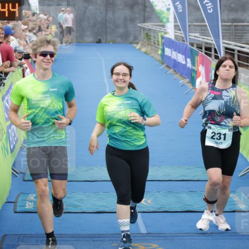 10.08.2025 - GEWOBA Citytriathlon Bremen H.Heesch http://msf.ph/oto/8548572 10.08.2025 11:34:25 Ziel 231, 413 meine-sportfotos.de