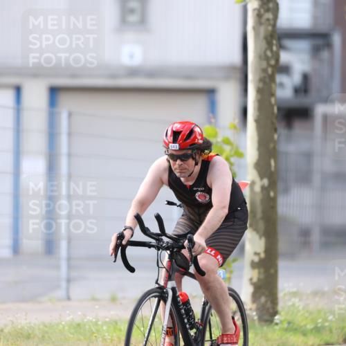 10.08.2025 - GEWOBA Citytriathlon Bremen Yannick Fuchs http://msf.ph/oto/8548577 10.08.2025 13:15:45 Radfahren 636, 843, 900, 1025 meine-sportfotos.de