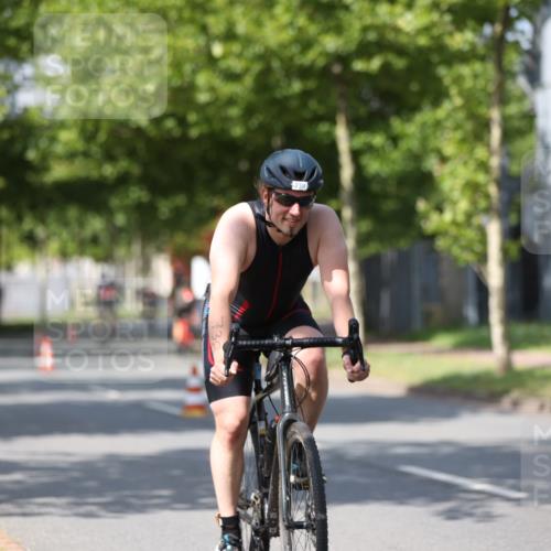 10.08.2025 - GEWOBA Citytriathlon Bremen Yannick Fuchs http://msf.ph/oto/8548578 10.08.2025 12:14:34 Radfahren 632, 655, 681, 708, 735, 736, 738, 806, 838, 888 meine-sportfotos.de