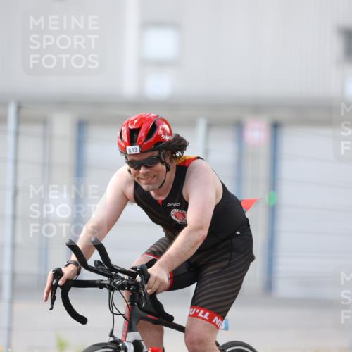 10.08.2025 - GEWOBA Citytriathlon Bremen Yannick Fuchs http://msf.ph/oto/8548579 10.08.2025 13:15:45 Radfahren 636, 843, 900, 1025 meine-sportfotos.de