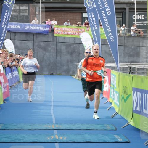 10.08.2025 - GEWOBA Citytriathlon Bremen H.Heesch http://msf.ph/oto/8548580 10.08.2025 11:34:47 Ziel 165 meine-sportfotos.de