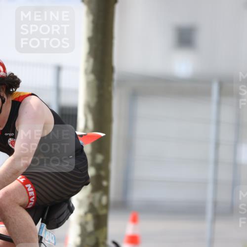 10.08.2025 - GEWOBA Citytriathlon Bremen Yannick Fuchs http://msf.ph/oto/8548584 10.08.2025 13:15:45 Radfahren 636, 843, 900, 1025 meine-sportfotos.de