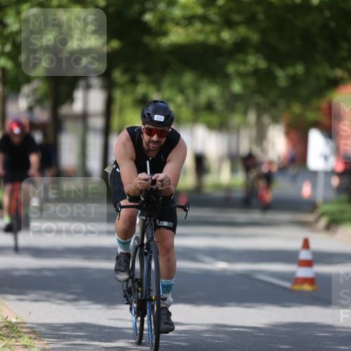 10.08.2025 - GEWOBA Citytriathlon Bremen Yannick Fuchs http://msf.ph/oto/8548591 10.08.2025 12:14:36 Radfahren 632, 681, 708, 735, 736, 738, 806, 838, 888 meine-sportfotos.de