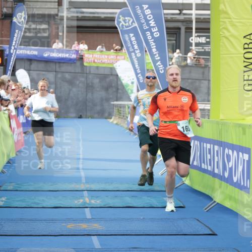 10.08.2025 - GEWOBA Citytriathlon Bremen H.Heesch http://msf.ph/oto/8548592 10.08.2025 11:34:48 Ziel 165 meine-sportfotos.de