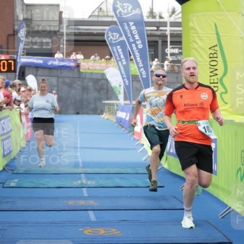 10.08.2025 - GEWOBA Citytriathlon Bremen H.Heesch http://msf.ph/oto/8548599 10.08.2025 11:34:48 Ziel 165 meine-sportfotos.de