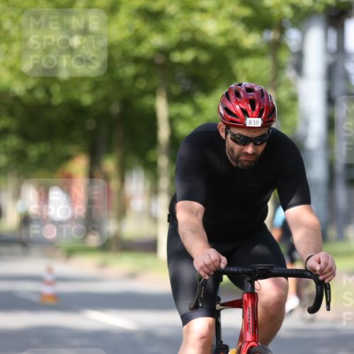 10.08.2025 - GEWOBA Citytriathlon Bremen Yannick Fuchs http://msf.ph/oto/8548619 10.08.2025 12:14:39 Radfahren 632, 635, 681, 708, 735, 736, 738, 806, 838 meine-sportfotos.de
