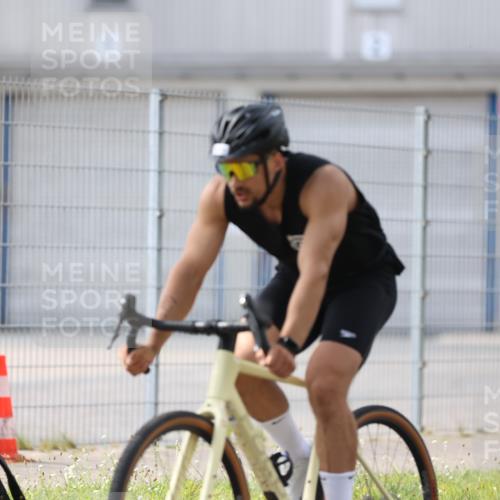10.08.2025 - GEWOBA Citytriathlon Bremen Yannick Fuchs http://msf.ph/oto/8548620 10.08.2025 13:16:16 Radfahren 591, 632, 892 meine-sportfotos.de