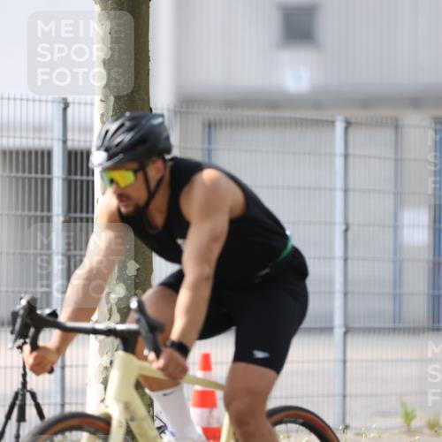 10.08.2025 - GEWOBA Citytriathlon Bremen Yannick Fuchs http://msf.ph/oto/8548622 10.08.2025 13:16:16 Radfahren 591, 632, 892 meine-sportfotos.de
