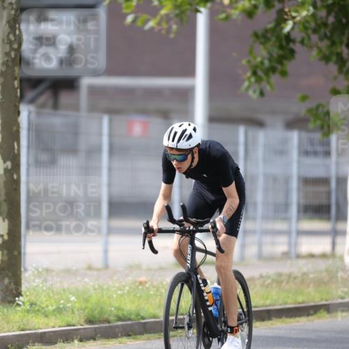 10.08.2025 - GEWOBA Citytriathlon Bremen Yannick Fuchs http://msf.ph/oto/8548626 10.08.2025 13:16:18 Radfahren 591, 632, 892 meine-sportfotos.de
