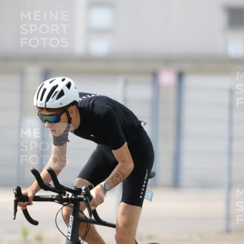 10.08.2025 - GEWOBA Citytriathlon Bremen Yannick Fuchs http://msf.ph/oto/8548629 10.08.2025 13:16:19 Radfahren 591, 632, 892 meine-sportfotos.de