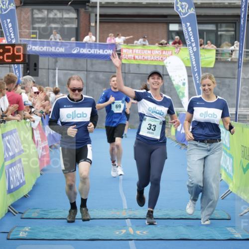 10.08.2025 - GEWOBA Citytriathlon Bremen H.Heesch http://msf.ph/oto/8548631 10.08.2025 11:35:11 Ziel 33, 69 meine-sportfotos.de