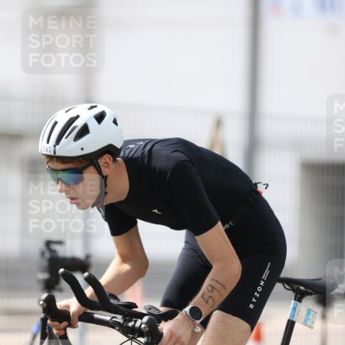10.08.2025 - GEWOBA Citytriathlon Bremen Yannick Fuchs http://msf.ph/oto/8548634 10.08.2025 13:16:19 Radfahren 591, 632, 892 meine-sportfotos.de