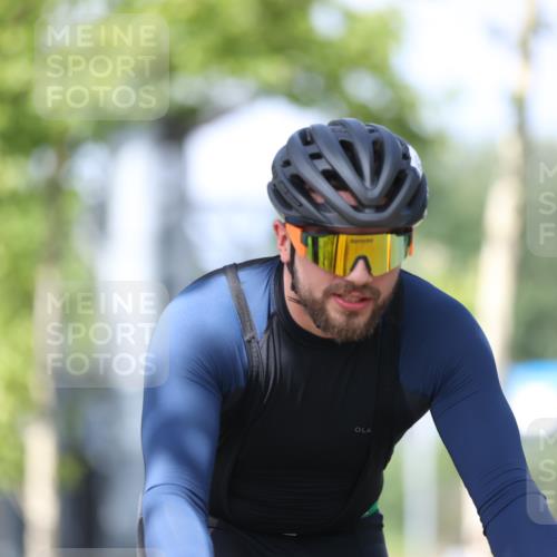 10.08.2025 - GEWOBA Citytriathlon Bremen Yannick Fuchs http://msf.ph/oto/8548643 10.08.2025 12:14:43 Radfahren 632, 635, 657, 736, 738, 806, 838, 857, 895, 897 meine-sportfotos.de