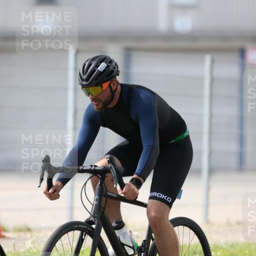 10.08.2025 - GEWOBA Citytriathlon Bremen Yannick Fuchs http://msf.ph/oto/8548645 10.08.2025 13:16:22 Radfahren 591, 632, 813, 892 meine-sportfotos.de