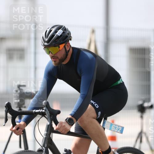 10.08.2025 - GEWOBA Citytriathlon Bremen Yannick Fuchs http://msf.ph/oto/8548651 10.08.2025 13:16:22 Radfahren 591, 632, 813, 892 meine-sportfotos.de