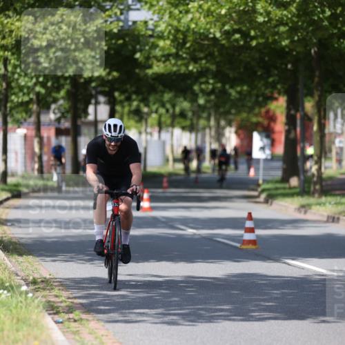 10.08.2025 - GEWOBA Citytriathlon Bremen Yannick Fuchs http://msf.ph/oto/8548654 10.08.2025 12:14:46 Radfahren 551, 627, 632, 635, 657, 736, 738, 806, 826, 838, 857, 895, 897 meine-sportfotos.de