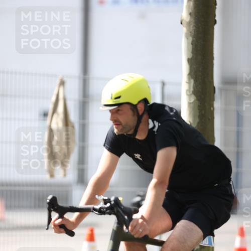 10.08.2025 - GEWOBA Citytriathlon Bremen Yannick Fuchs http://msf.ph/oto/8548660 10.08.2025 13:16:24 Radfahren 591, 632, 813, 869, 892 meine-sportfotos.de