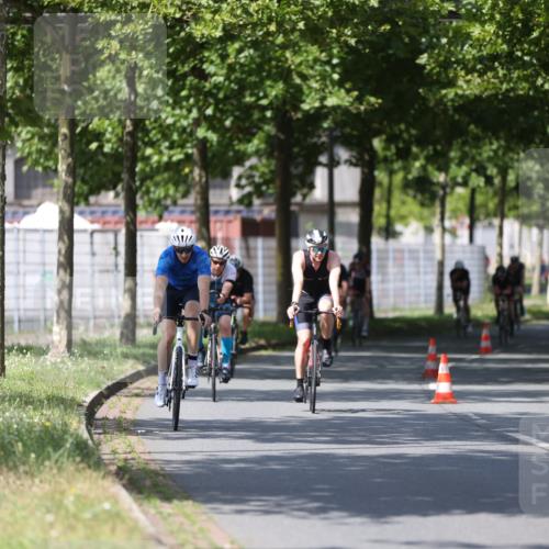 10.08.2025 - GEWOBA Citytriathlon Bremen Yannick Fuchs http://msf.ph/oto/8548675 10.08.2025 12:14:49 Radfahren 551, 627, 632, 635, 657, 736, 806, 826, 838, 857, 895, 897, 1020 meine-sportfotos.de