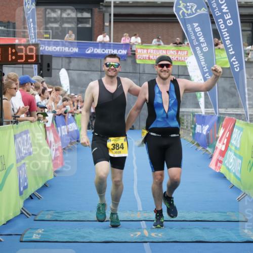 10.08.2025 - GEWOBA Citytriathlon Bremen H.Heesch http://msf.ph/oto/8548677 10.08.2025 11:35:21 Ziel 379, 384 meine-sportfotos.de