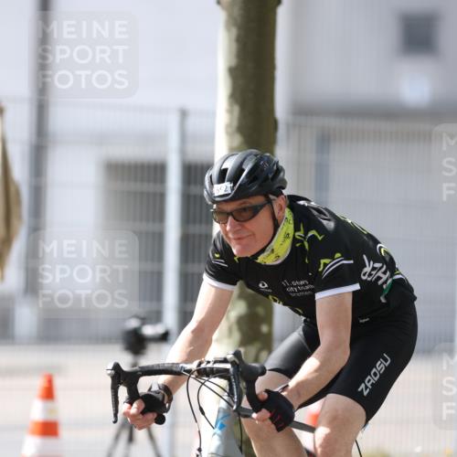 10.08.2025 - GEWOBA Citytriathlon Bremen Yannick Fuchs http://msf.ph/oto/8548685 10.08.2025 13:16:27 Radfahren 591, 632, 813, 869, 892 meine-sportfotos.de