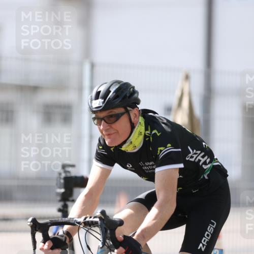 10.08.2025 - GEWOBA Citytriathlon Bremen Yannick Fuchs http://msf.ph/oto/8548686 10.08.2025 13:16:28 Radfahren 632, 813, 869, 892 meine-sportfotos.de