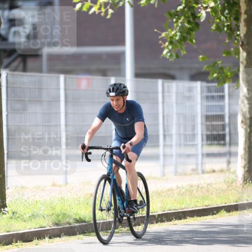 10.08.2025 - GEWOBA Citytriathlon Bremen Yannick Fuchs http://msf.ph/oto/8548688 10.08.2025 13:16:35 Radfahren 813, 869, 892 meine-sportfotos.de