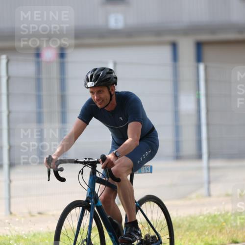 10.08.2025 - GEWOBA Citytriathlon Bremen Yannick Fuchs http://msf.ph/oto/8548693 10.08.2025 13:16:36 Radfahren 813, 869, 892 meine-sportfotos.de