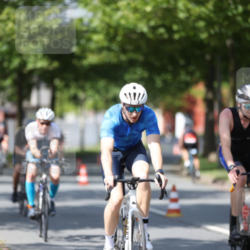 10.08.2025 - GEWOBA Citytriathlon Bremen Yannick Fuchs http://msf.ph/oto/8548694 10.08.2025 12:14:52 Radfahren 551, 627, 632, 635, 657, 736, 826, 838, 857, 895, 897, 1020 meine-sportfotos.de