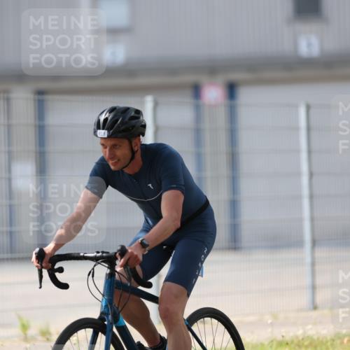 10.08.2025 - GEWOBA Citytriathlon Bremen Yannick Fuchs http://msf.ph/oto/8548695 10.08.2025 13:16:36 Radfahren 813, 869, 892 meine-sportfotos.de