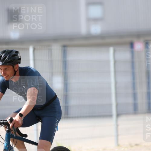 10.08.2025 - GEWOBA Citytriathlon Bremen Yannick Fuchs http://msf.ph/oto/8548697 10.08.2025 13:16:36 Radfahren 813, 869, 892 meine-sportfotos.de