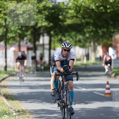 10.08.2025 - GEWOBA Citytriathlon Bremen Yannick Fuchs http://msf.ph/oto/8548698 10.08.2025 12:14:52 Radfahren 551, 627, 632, 635, 657, 736, 826, 838, 857, 895, 897, 1020 meine-sportfotos.de