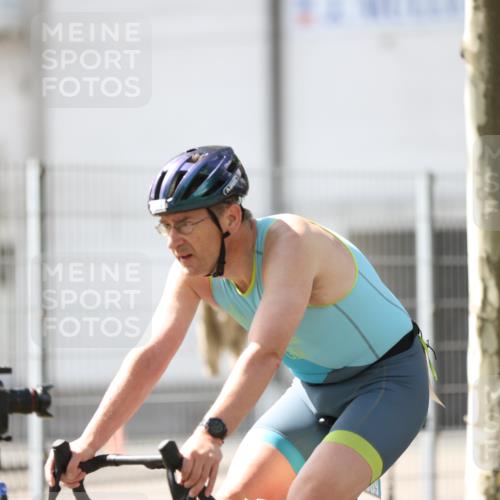 10.08.2025 - GEWOBA Citytriathlon Bremen Yannick Fuchs http://msf.ph/oto/8548699 10.08.2025 13:16:37 Radfahren 813, 869, 892 meine-sportfotos.de