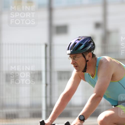 10.08.2025 - GEWOBA Citytriathlon Bremen Yannick Fuchs http://msf.ph/oto/8548700 10.08.2025 13:16:37 Radfahren 813, 869, 892 meine-sportfotos.de